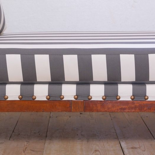 A Neoclassical Daybed