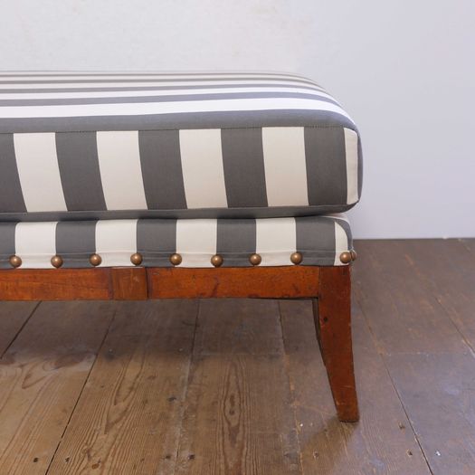 A Neoclassical Daybed