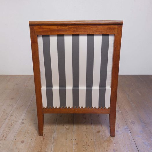 A Neoclassical Daybed