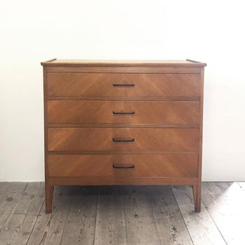 An Oak Chest of Drawers