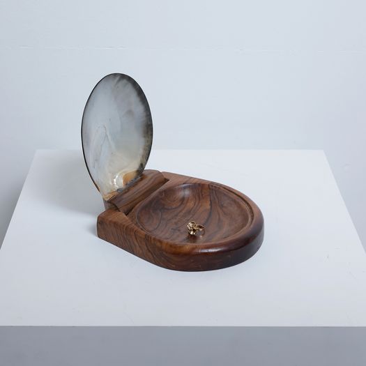A Tahiti Oyster Box