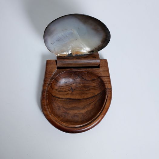 A Tahiti Oyster Box